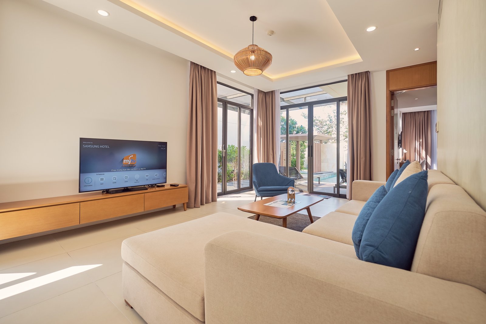 Long Beach, Cam Ranh at sunset