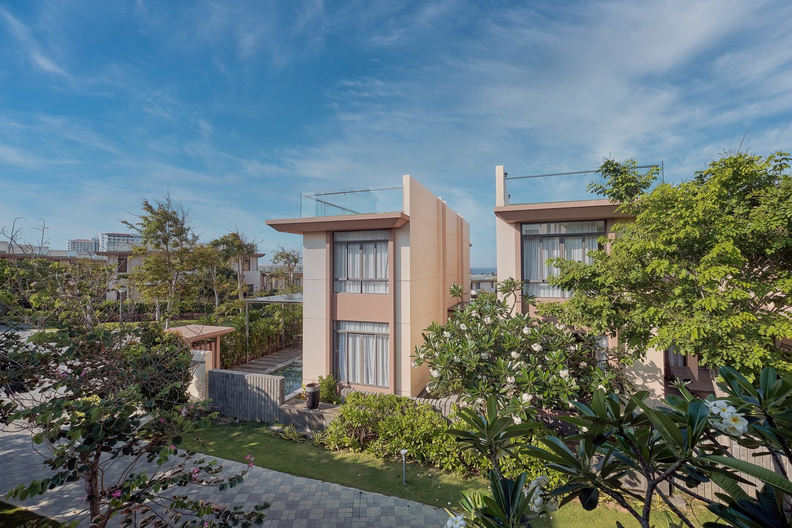 Floating breakfast in a private pool